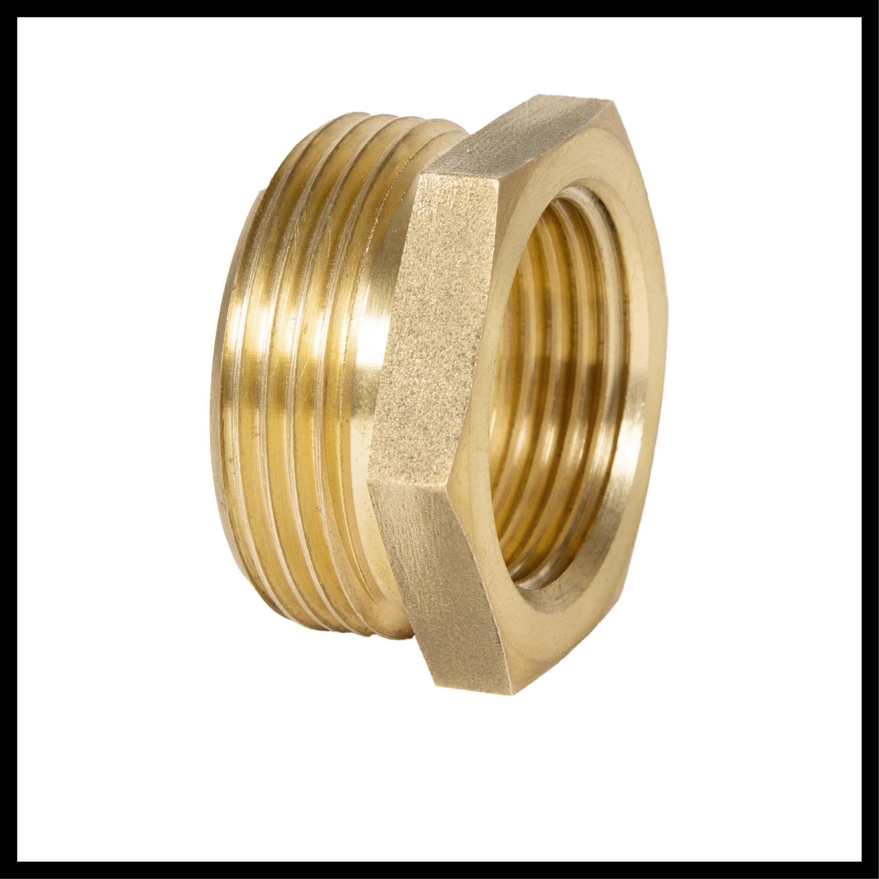 Adaptateur de raccordement en laiton à six pans avec filetage externe. Utilisé pour connecter des conduites dans les systèmes sanitaires ou de chauffage.