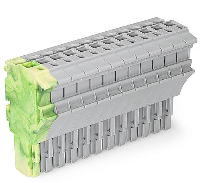 Pièce rectangulaire grise en plastique avec des marques vertes aux angles. Probablement un connecteur électrique ou un adaptateur.