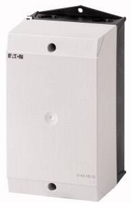 Un boîtier électrique rectangulaire blanc portant l'inscription 'EATON' en haut à gauche. Adapté pour des applications industrielles.