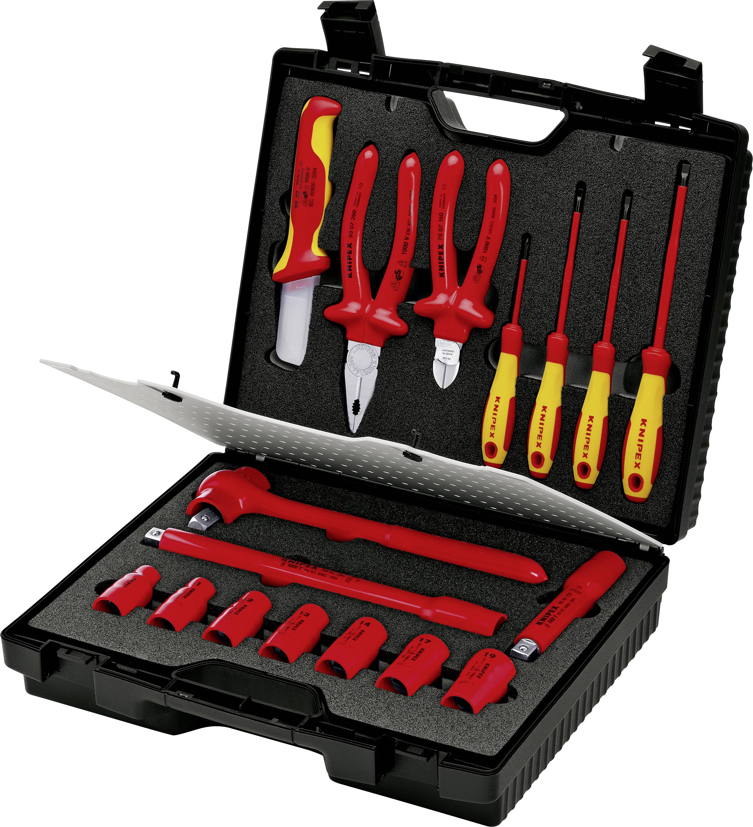 Une mallette à outils noire contenant une sélection d'outils isolés, comprenant des tournevis, des pinces et des clés à douille. Idéal pour les électriciens.