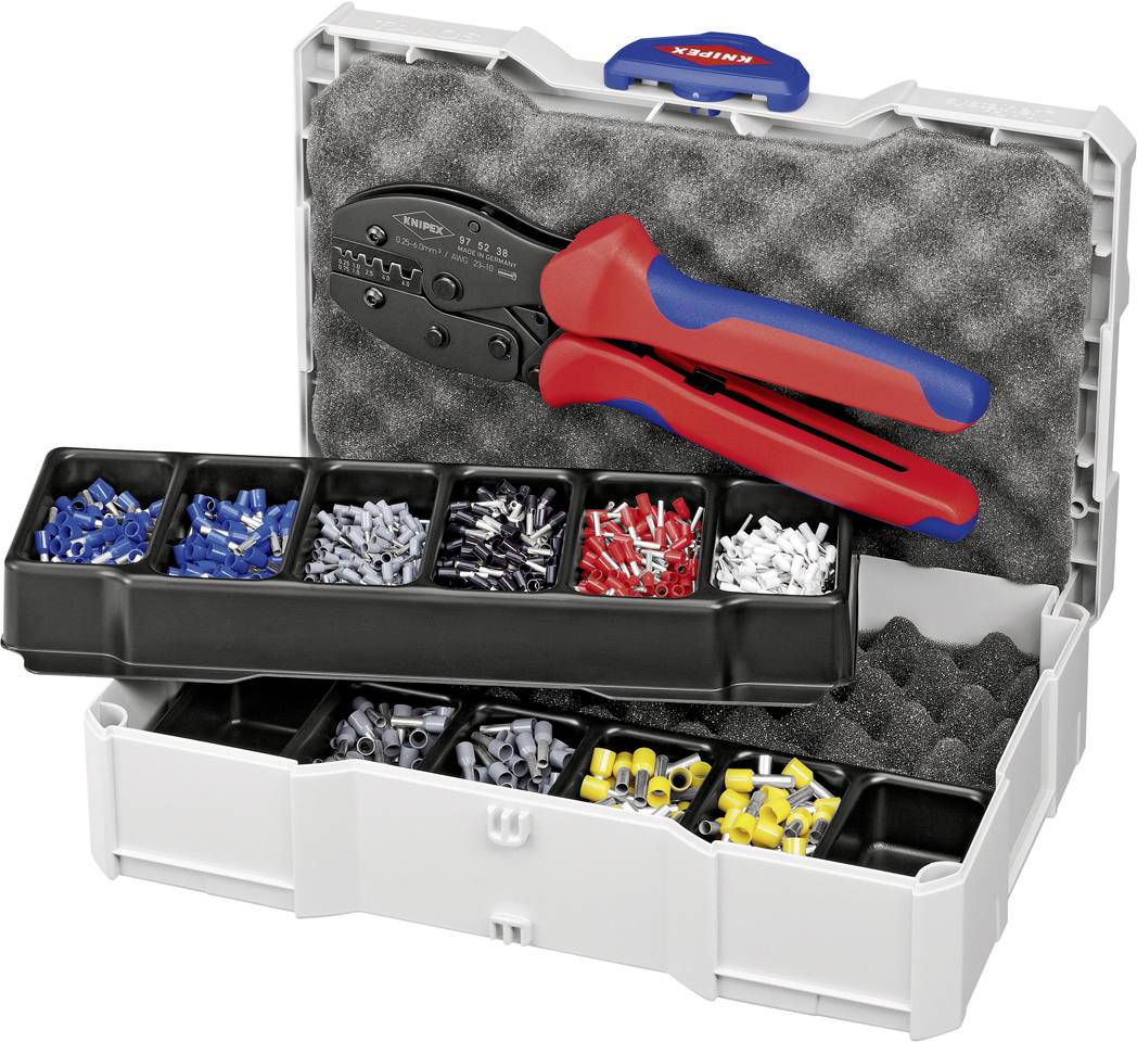 Ensemble de pinces à sertir dans un coffret plastique ouvert, avec des manchons colorés et une pince sur un support en mousse.