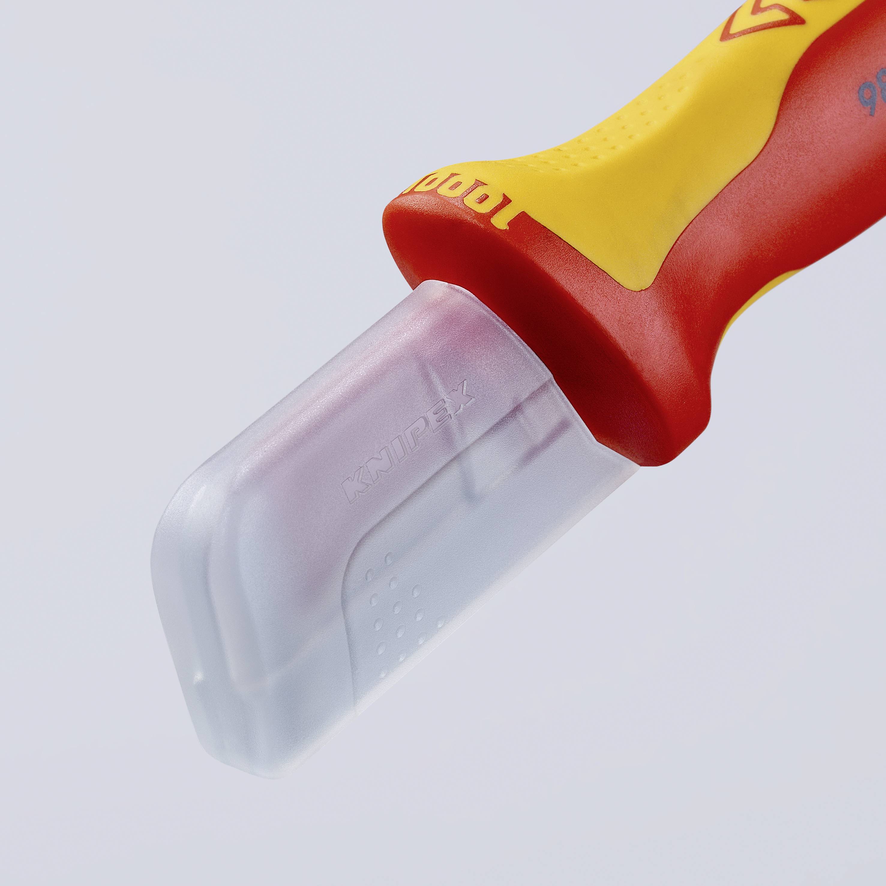 Brosse à dents en plastique avec poignée orange-rouge, inscription imprimée '1000R', et tête légèrement incurvée avec une couverture dense de poils.