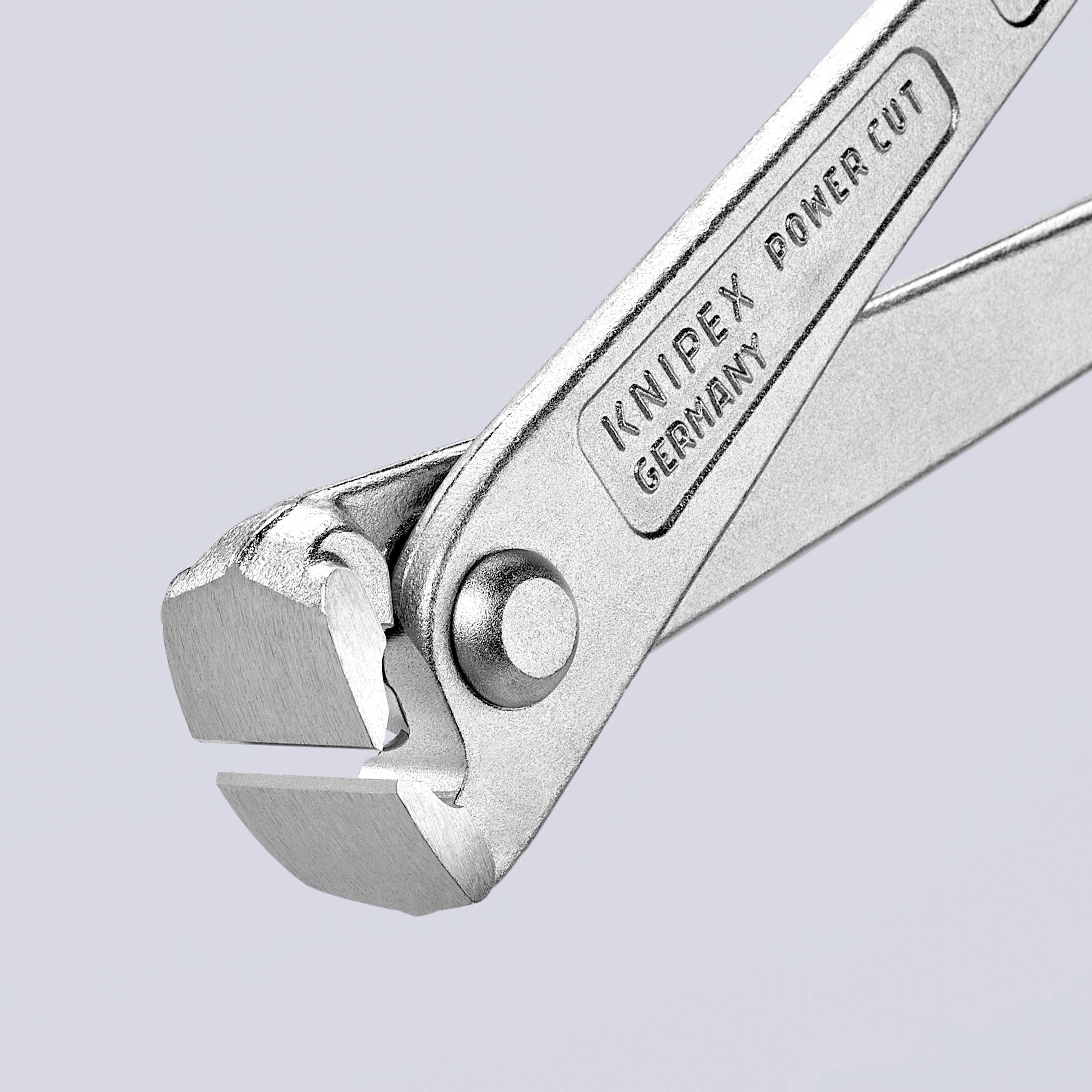 Pince en argent avec l'inscription 'Knipex Germany Power-Cut' ; elle montre les bords tranchants et une partie de la poignée.