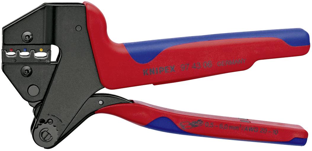 Une pince à sertir rouge et bleue de la marque Knipex, modèle 97 43 06, pour embouts de câble de 0,5 à 16 mm².