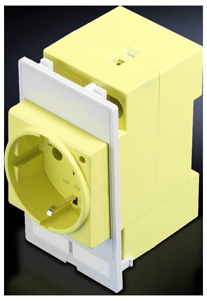 Prise électrique jaune avec cache de protection, adaptée pour 16A et 250V, représentée sur un fond noir.