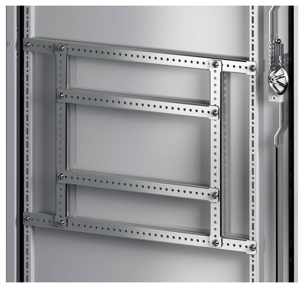 Cadre métallique doté de plusieurs barres de renfort horizontales, fixé sur une porte ou un panneau. Couleur argent et fonctionnel.