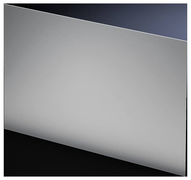 Une plaque d'aluminium lisse, grise, qui traverse l'image en diagonale et divise toute la surface en deux zones contrastées.