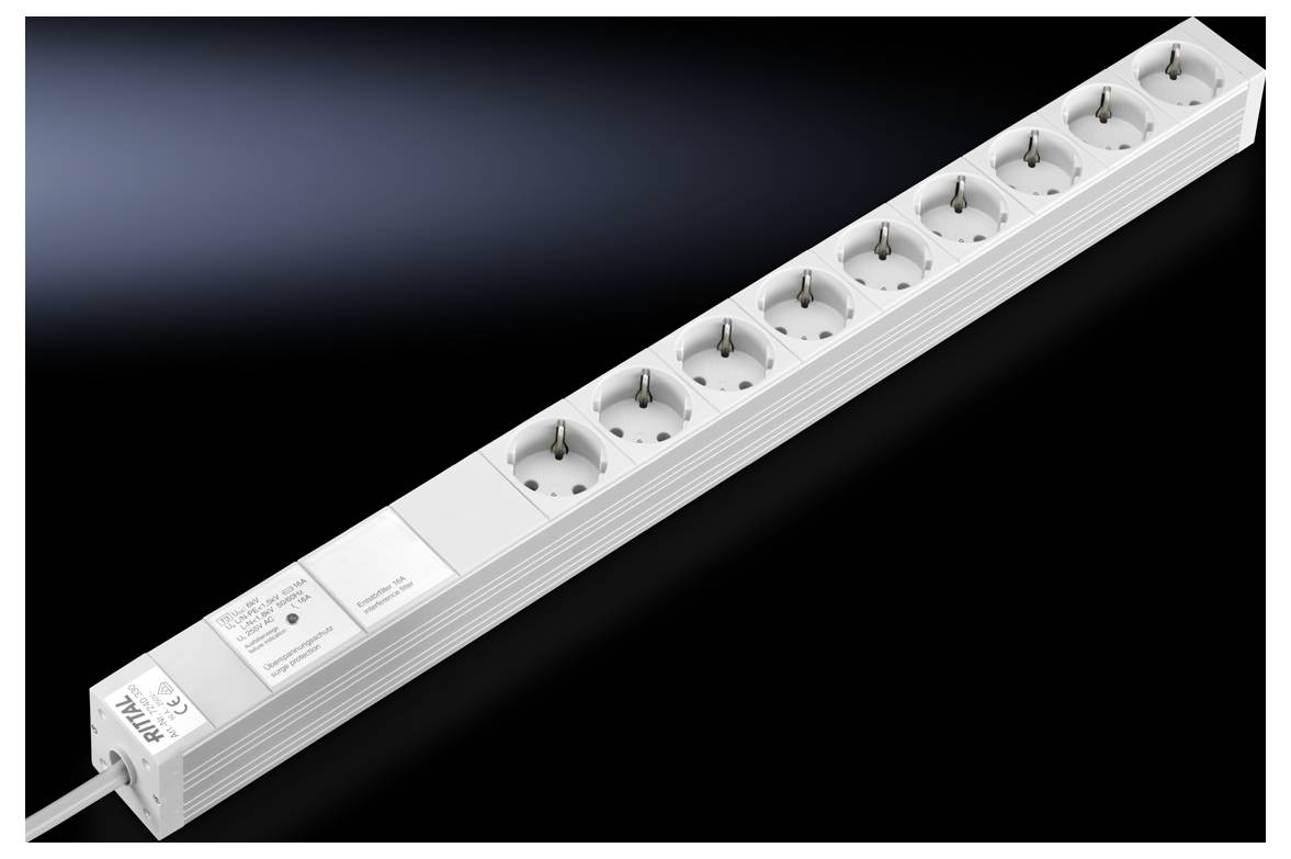 Multiprise 8 prises avec câble secteur, blanche. Adaptée à l'alimentation électrique simultanée de plusieurs appareils, avec interrupteur.