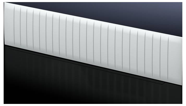 Long objet rectangulaire gris à surface striée. Probablement un composant technique ou industriel.