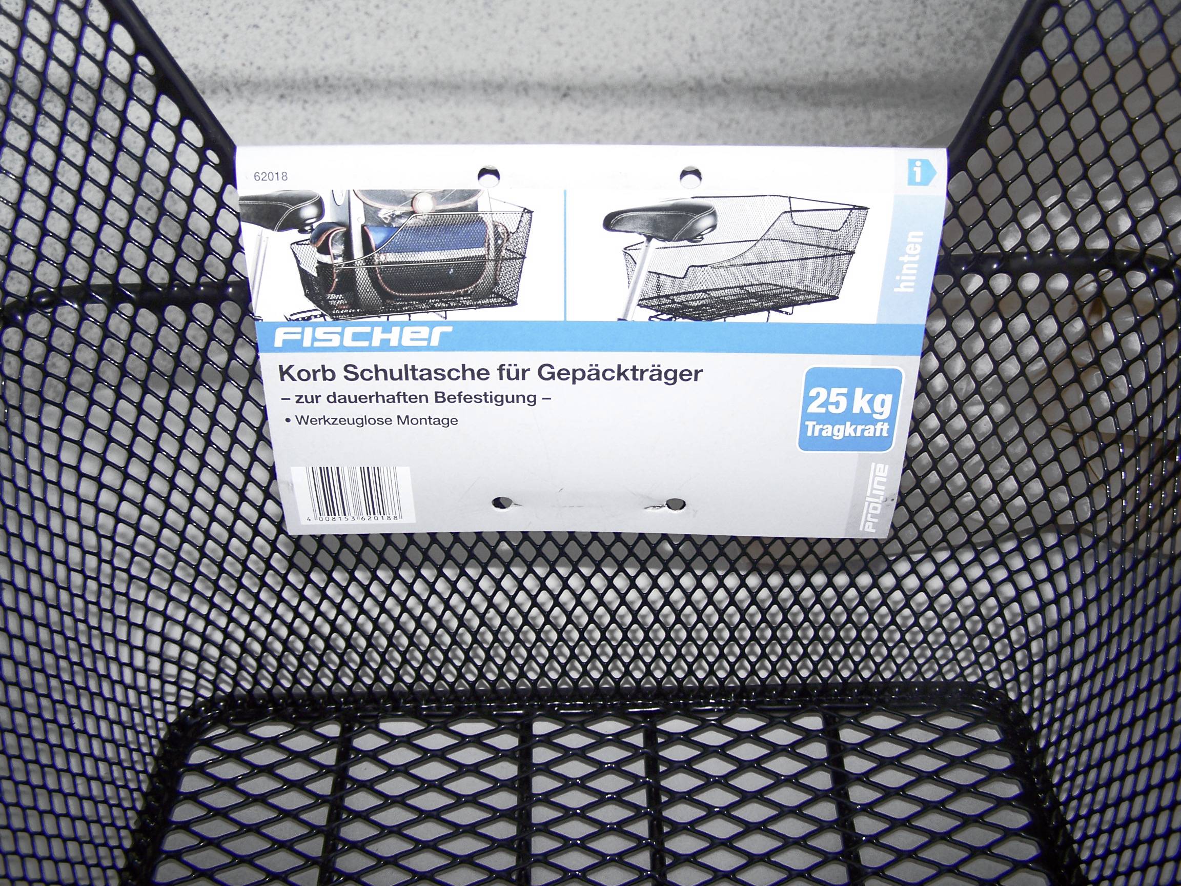 Un panier en fil noir avec une étiquette. Sur l'étiquette, il est écrit 'Panier sacoche pour porte-bagages', avec une capacité de charge de 25 kg.