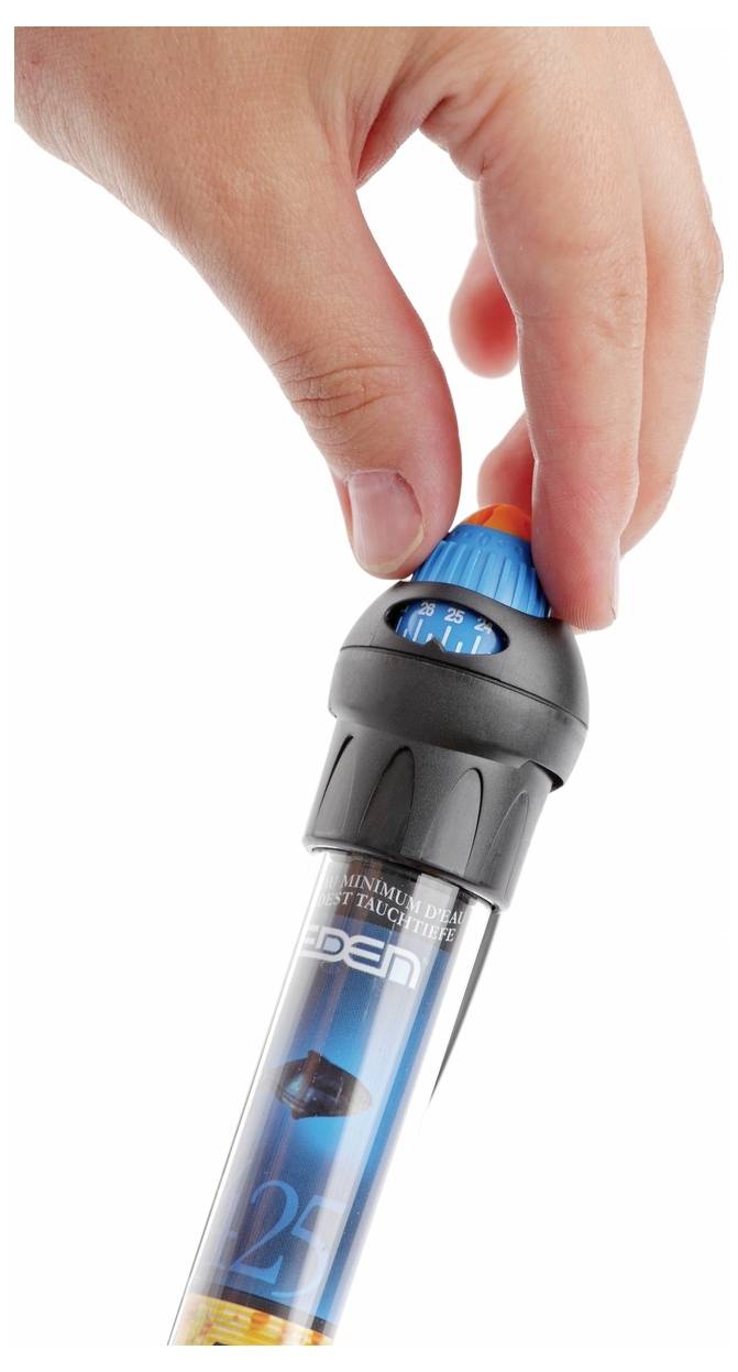 Un main ajustant le cadran sur un radiateur tubulaire transparent avec un bouton de contrôle bleu et orange, étiqueté 'EDEN', conçu pour une utilisation dans un aquarium.