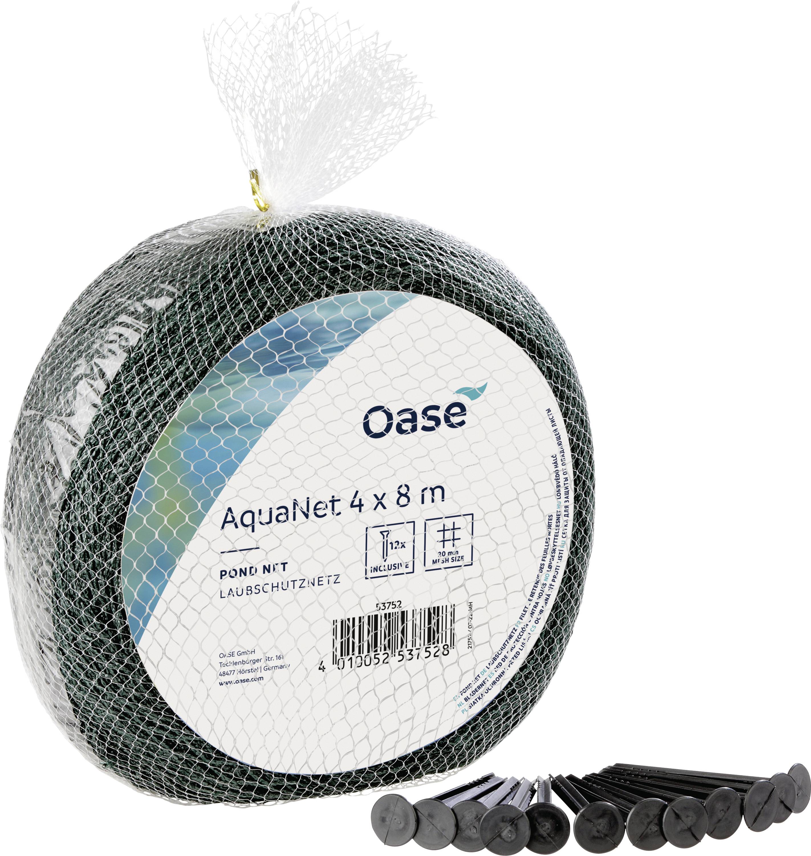Filet de bassin emballé portant l'étiquette « Oase AquaNet 4 x 8 m », accompagné de piquets en plastique pour fixer le filet.