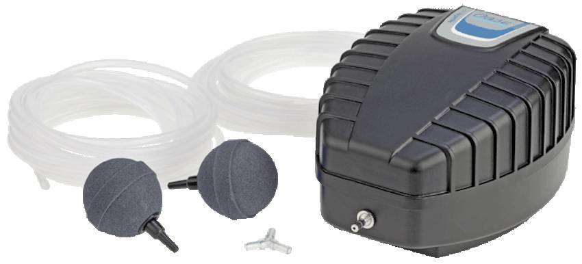 Pompe à air avec boîtier noir, deux pierres à air rondes, bobines de tuyauterie transparente et un petit connecteur sur un fond blanc.