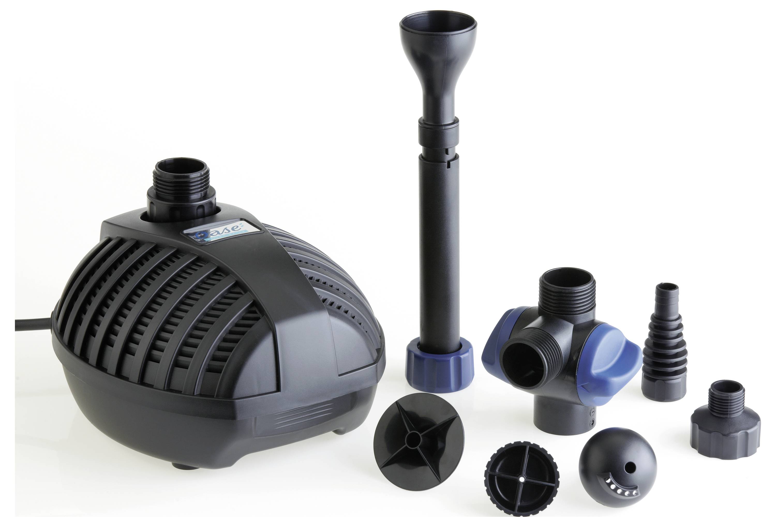 Kit de pompe pour bassin noir avec plusieurs embouts et raccords, présentant une gamme de composants pour points d'eau ou fontaines.