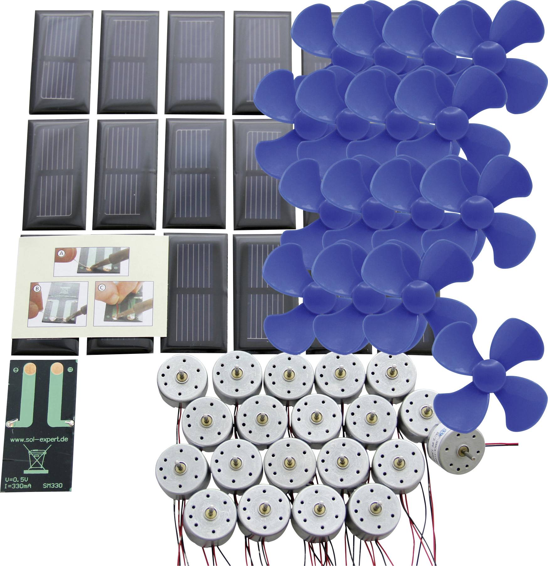 Assortiment de petits composants et pièces solaires, comprenant des panneaux solaires rectangulaires, des moteurs circulaires, des circuits imprimés et des ventilateurs à hélices bleus disposés ensemble.