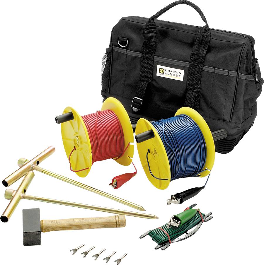 Ensemble d'outils avec sacoche noire, bobines de câbles rouges et bleues, marteaux et petits outils pour installations électriques.