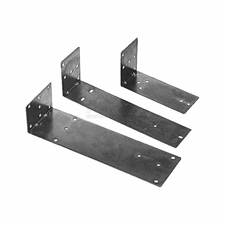 Trois équerres métalliques de différentes tailles, placées côte à côte, avec des perforations le long des bords pour la fixation.