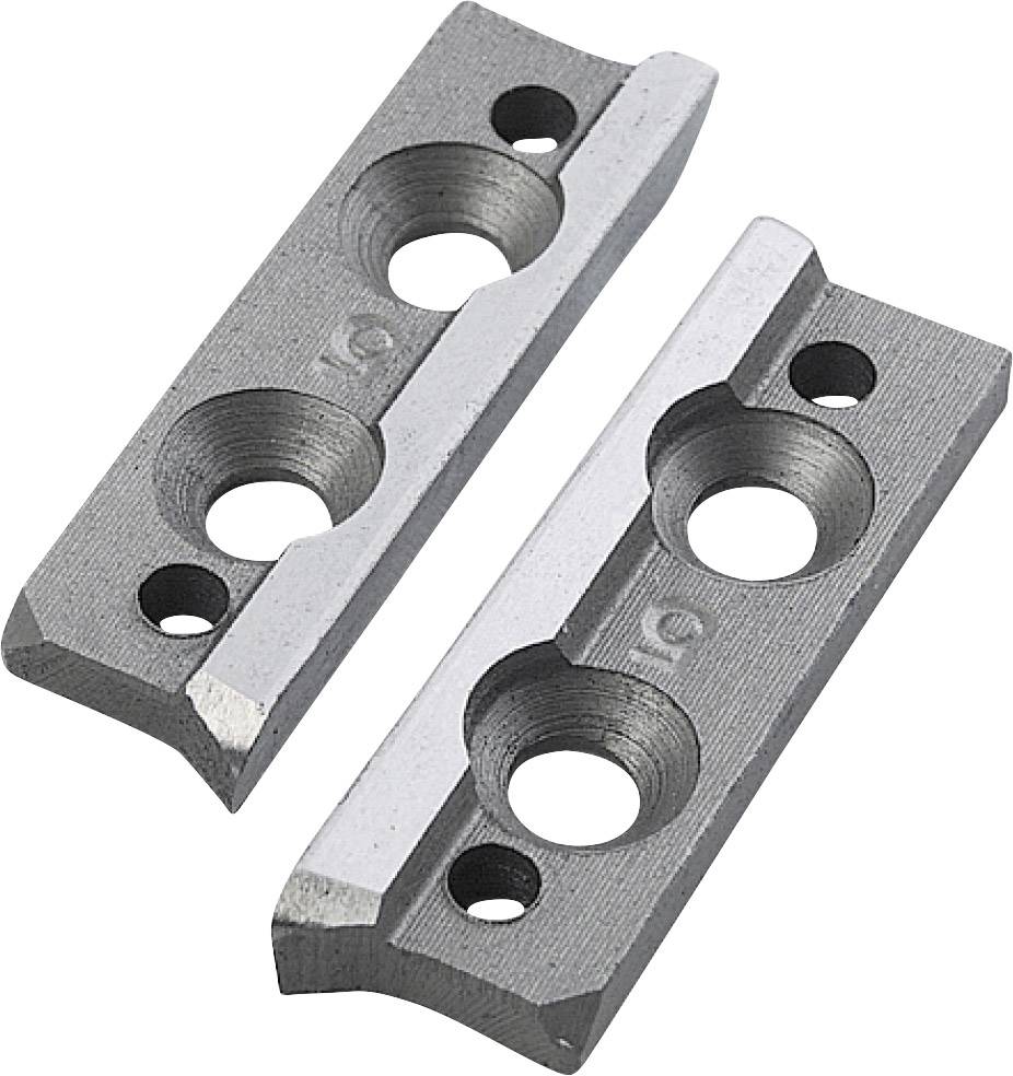 Deux pièces métalliques argentées avec des trous ronds et des bords biseautés reposent parallèlement sur un fond blanc.