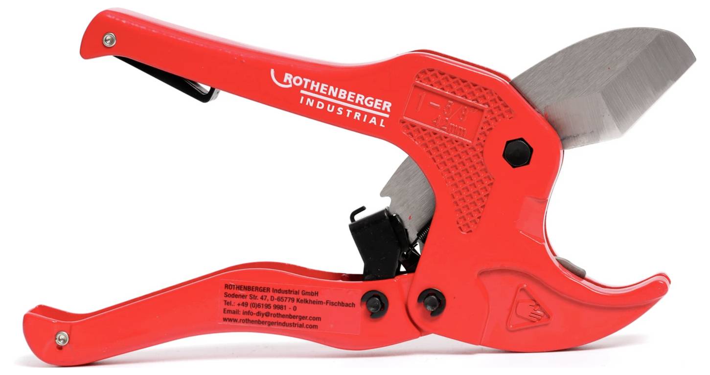 Roter Rothenberger Industrie-Rohrabschneider mit gebogenem Metallblatt und schwarzem Riegel auf weißem Hintergrund.