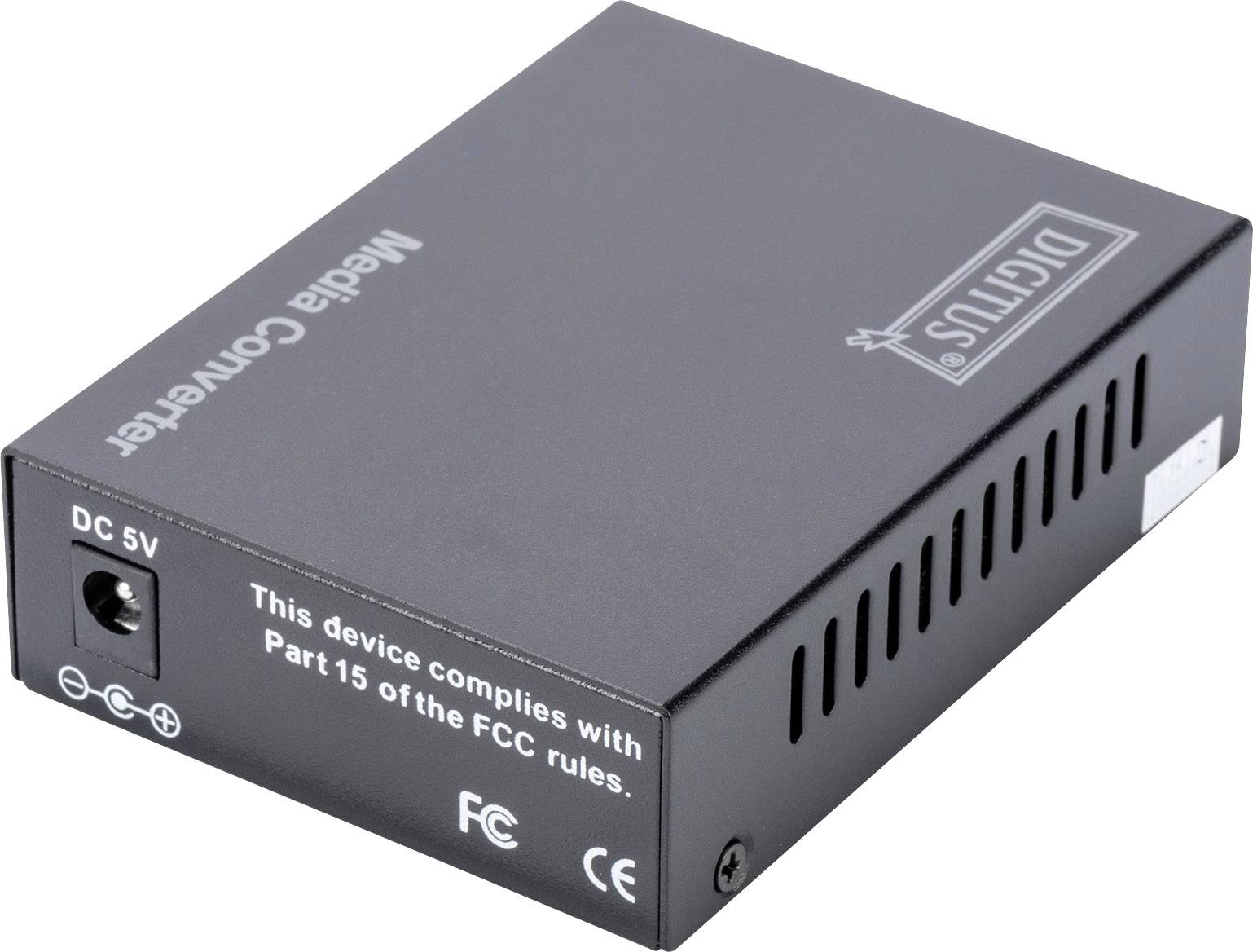 Convertisseur multimédia noir de la marque DIGITUS, affichant la conformité FCC et un connecteur 5V DC sur le côté.