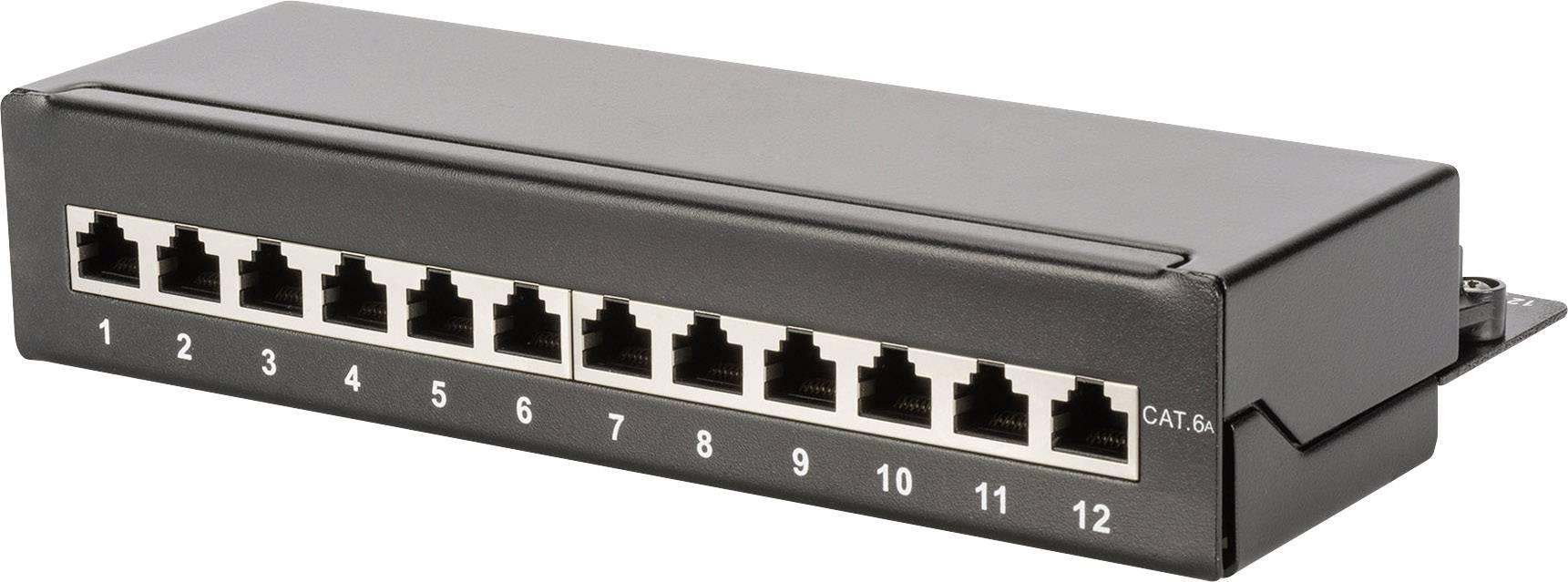 Un panneau de brassage réseau noir avec 12 ports Ethernet numérotés, adapté aux câbles CAT 6A.
