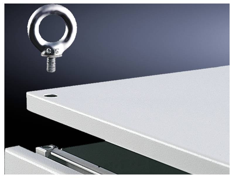 Une plaque rectangulaire en métal avec un trou dans le coin, surmontée d'un anneau métallique fileté, sur un fond sombre.