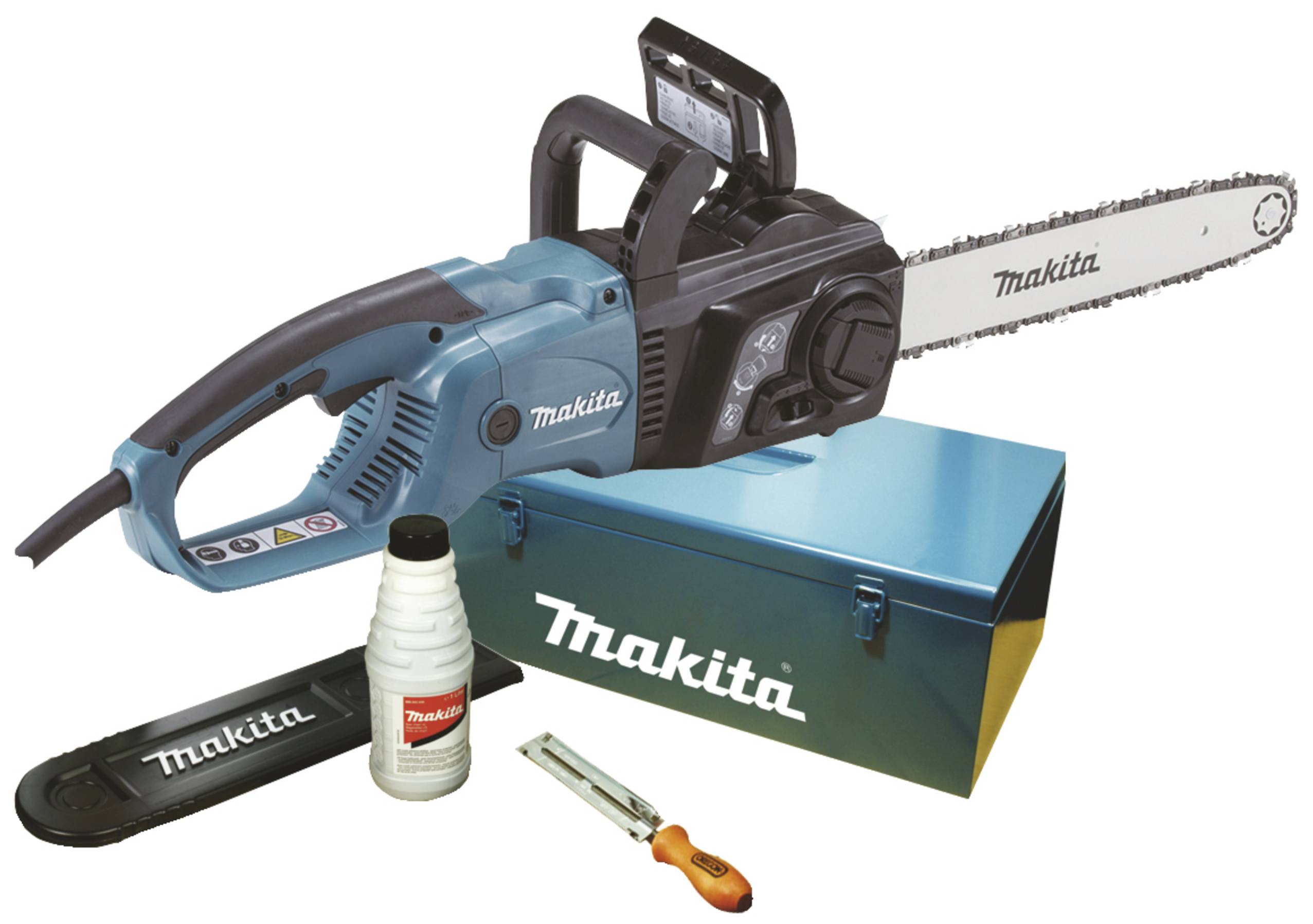 Une tronçonneuse électrique de la marque Makita avec ses accessoires, incluant l'huile de chaîne, la housse de protection, la lime et la boîte de rangement.