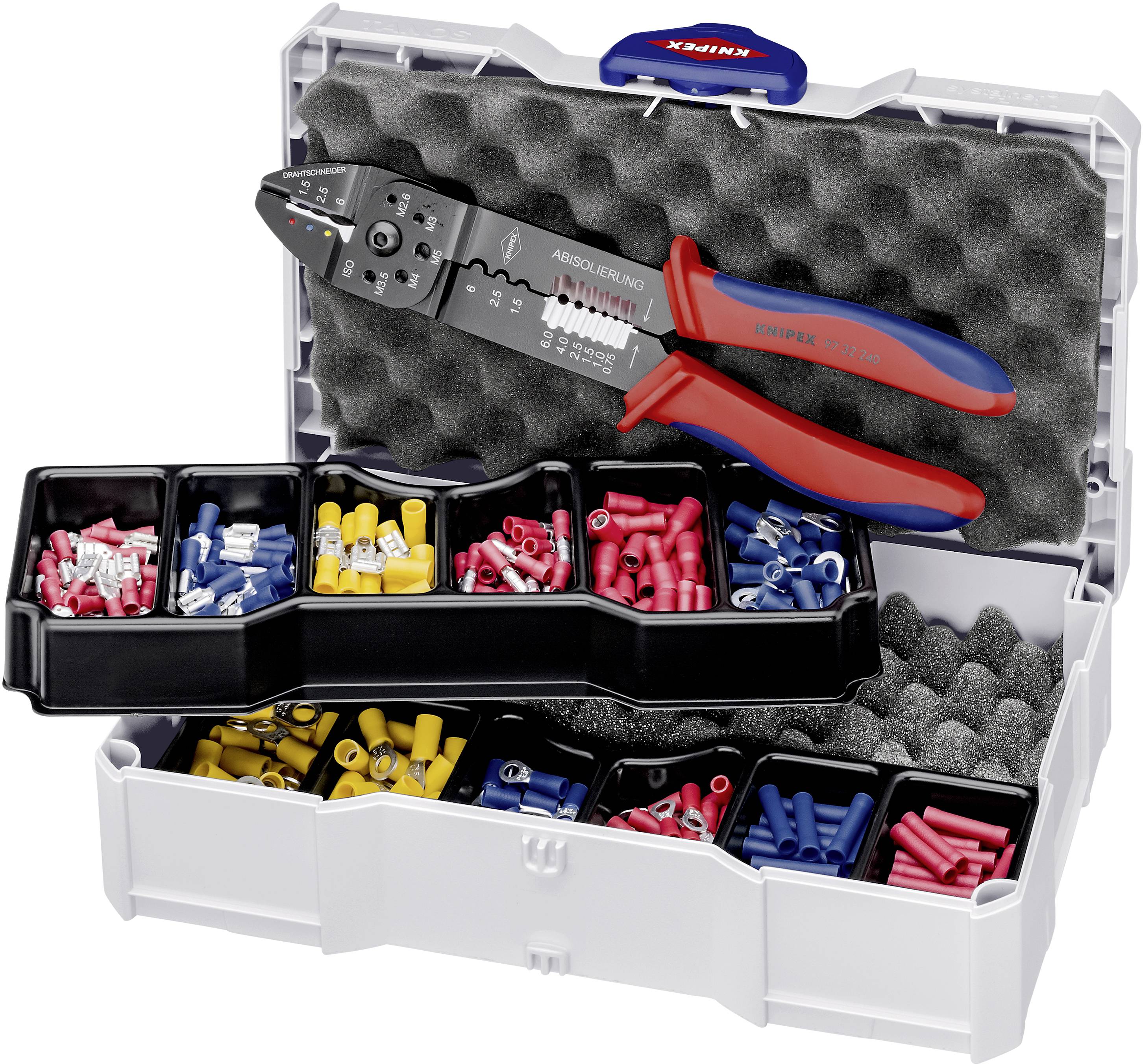 Une boîte à outils ouverte contenant une pince à sertir et différents cosses de câble de couleurs rangées dans des compartiments pour des travaux électriques.