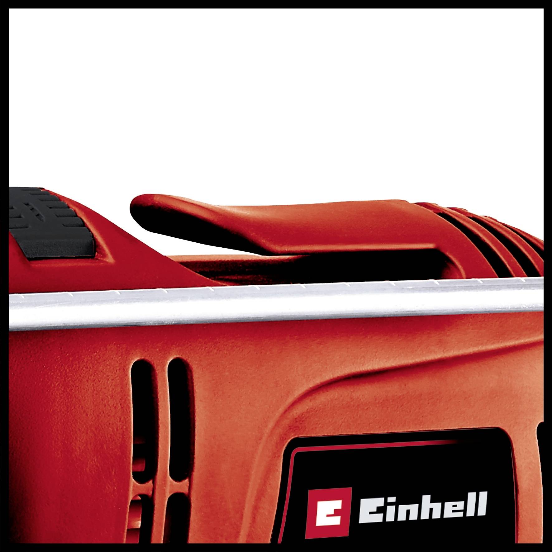 Une scie circulaire électrique rouge avec une poignée noire et des fentes de ventilation. Le logo 'Einhell' est visible sur le côté.