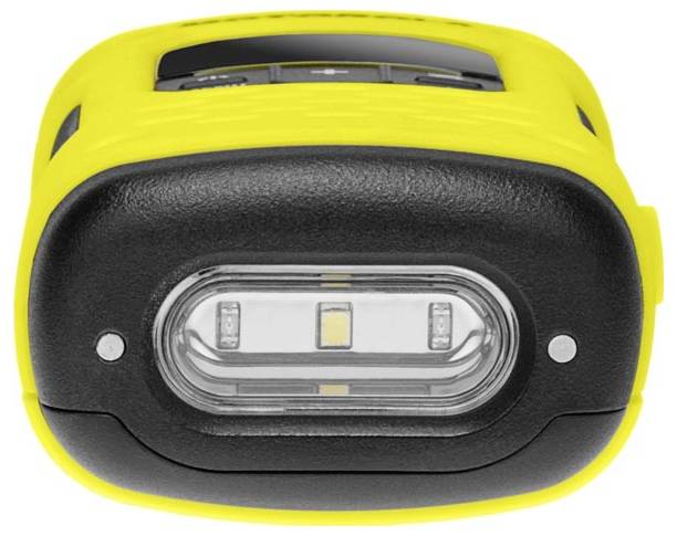Gros plan d'une lampe de travail LED portative jaune et noire, montrant le panneau lumineux avant et le boîtier.