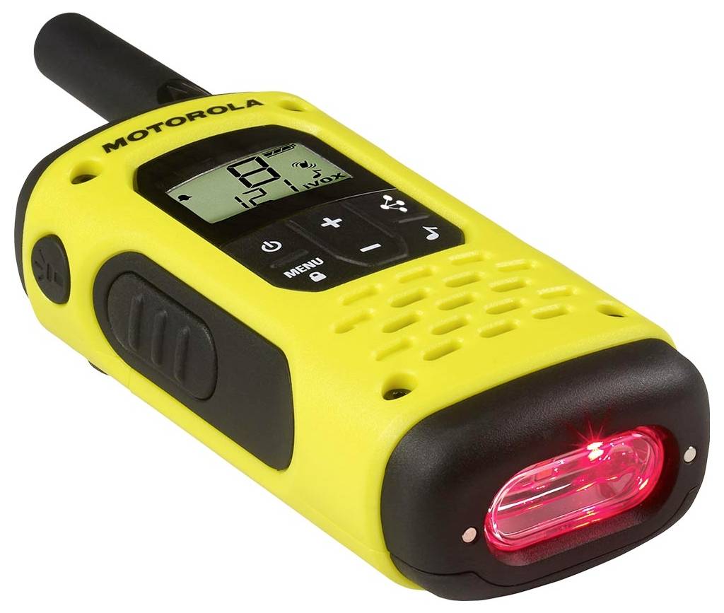 Radio bidirectionnel Motorola jaune avec antenne et lampe de poche rouge brillante à l'avant, présenté sur un fond blanc.