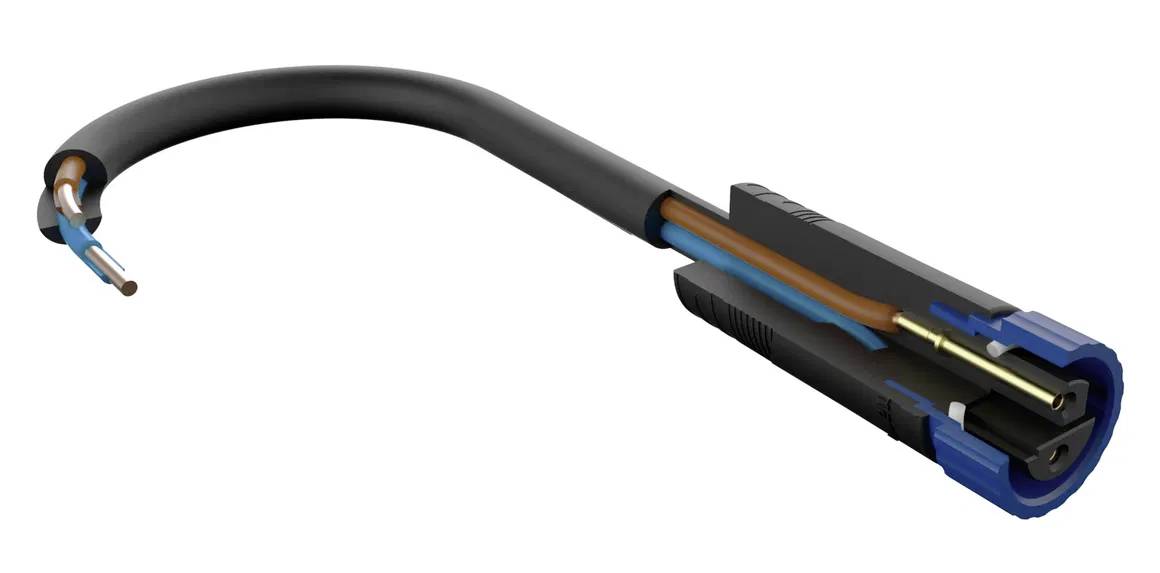 Un câble électrique noir avec une fiche de connexion bleue et des câbles internes apparents, montrant la structure interne d'un câble.