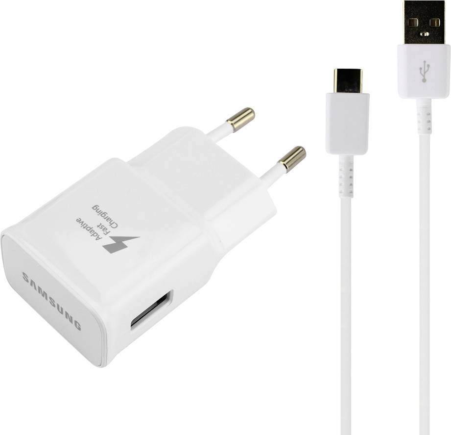 Un adaptateur de chargeur rapide Samsung blanc avec un câble USB-C est présenté. L'adaptateur a deux broches rondes pour les prises électriques.