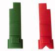 Deux cartes de table ou supports rectangulaires côte à côte, l'un vert et l'autre rouge, sur un fond blanc.