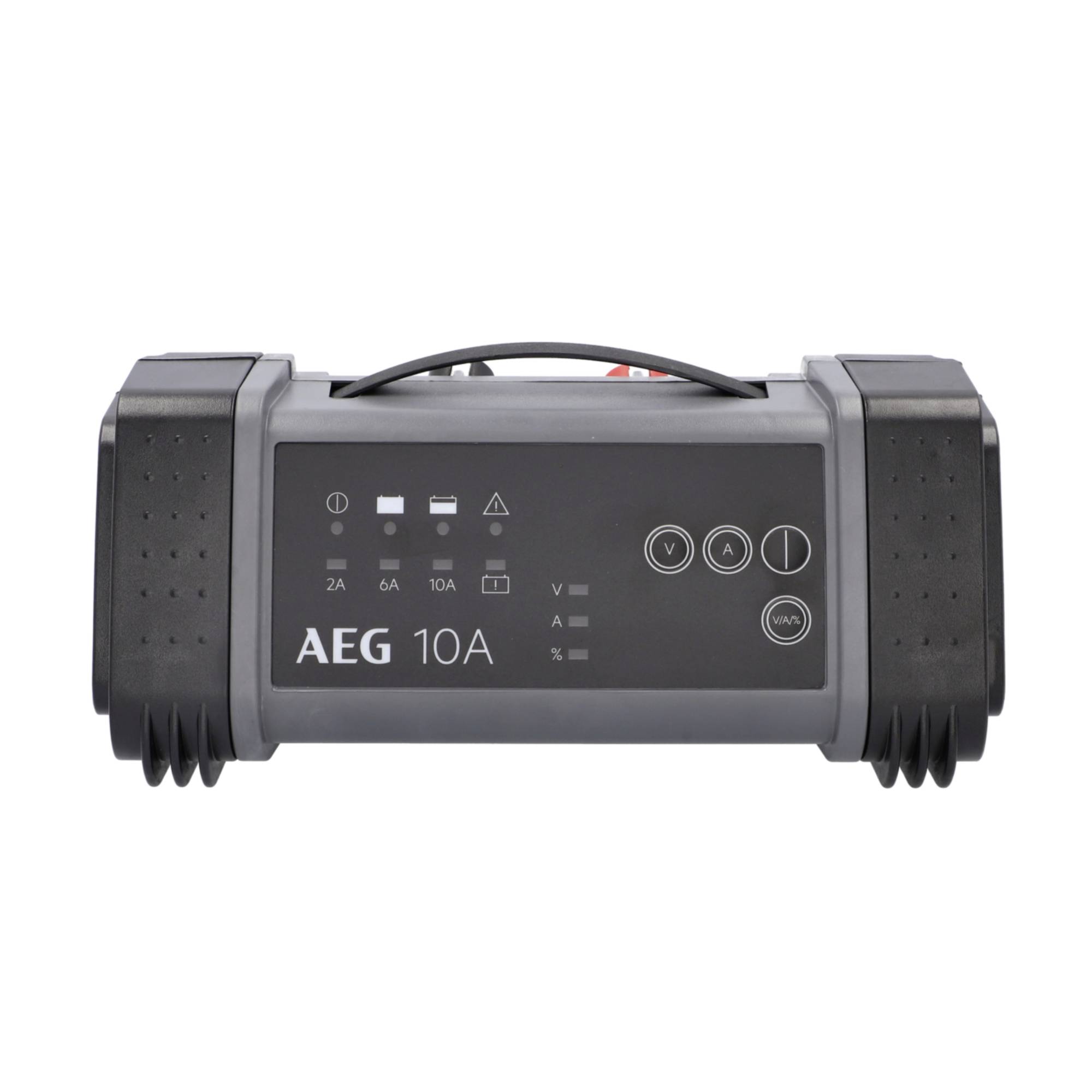 Un chargeur de batterie AEG 10A noir et gris avec des boutons de commande et des voyants indicateurs sur le panneau frontal, conçu pour une utilisation automobile.