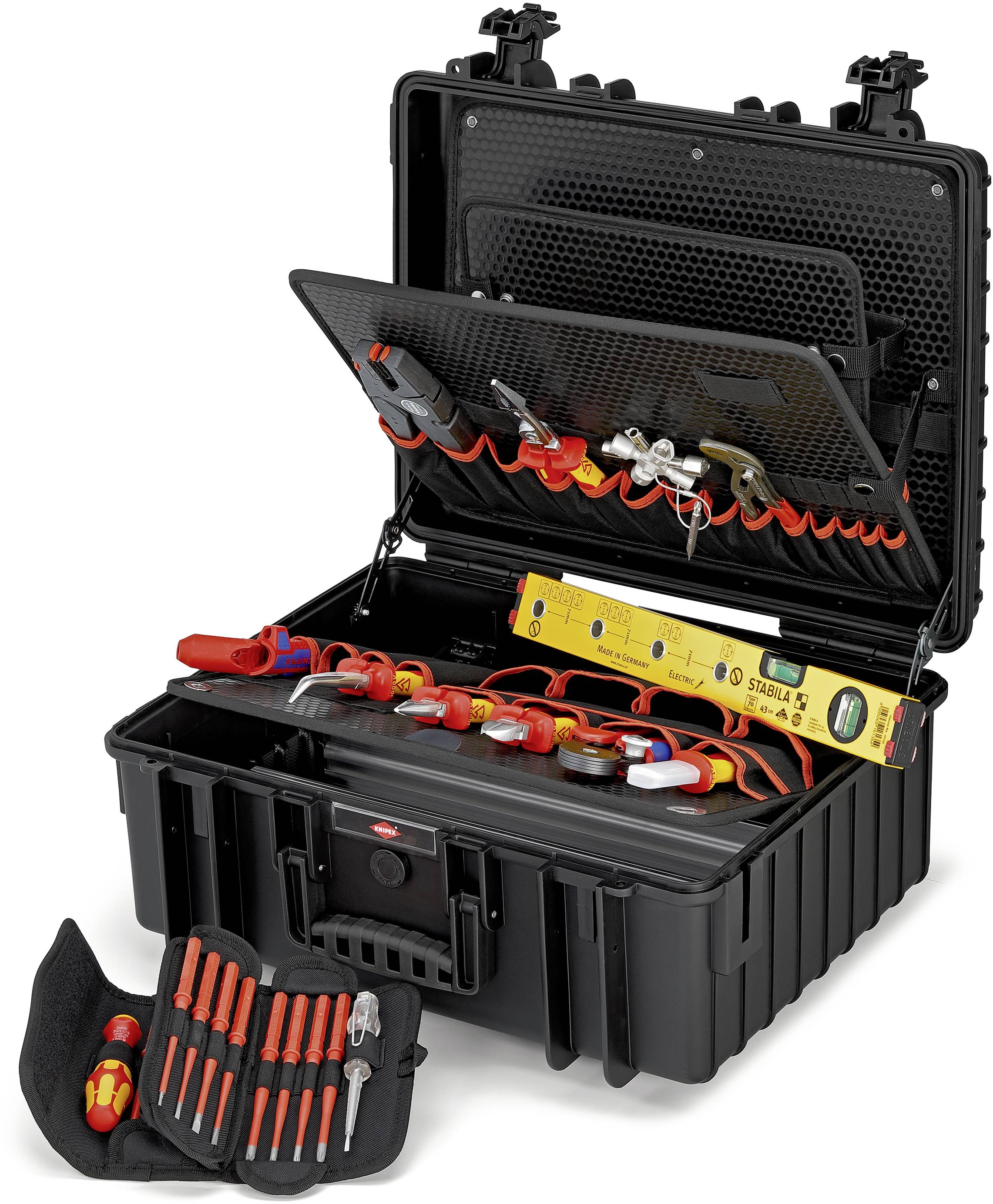 Mallette à outils noire avec couvercle ouvert, montrant divers outils et instruments de mesure à l'intérieur, incluant un tournevis et une pince.