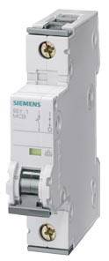 Un disjoncteur unipolaire Siemens avec levier à l'avant, destiné à commander le circuit électrique dans un tableau de distribution.