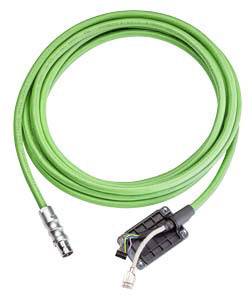 Câble vert avec plusieurs connexions, comprenant une connexion à vis argentée et un connecteur noir.