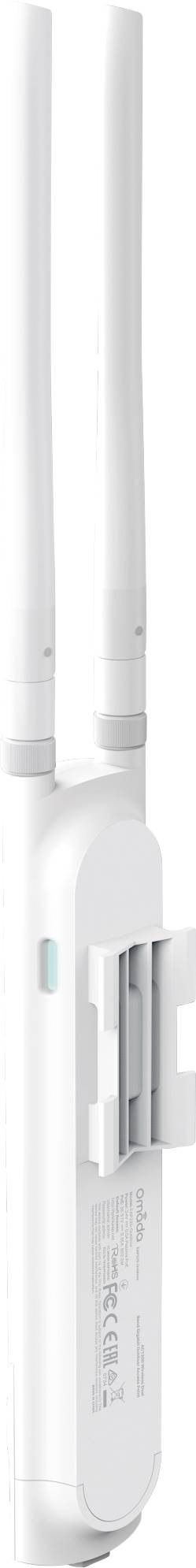 Un répéteur Wi-Fi blanc avec deux antennes et un kit de montage sur le côté. Adapté pour étendre le réseau sans fil.
