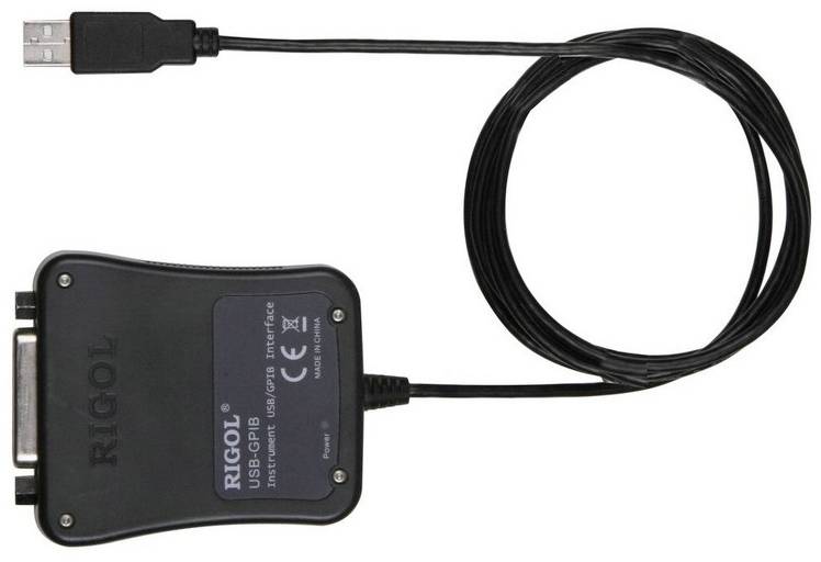 Un convertisseur de données USB de marque 'RIGOL' avec une interface série, connecté par un câble noir.
