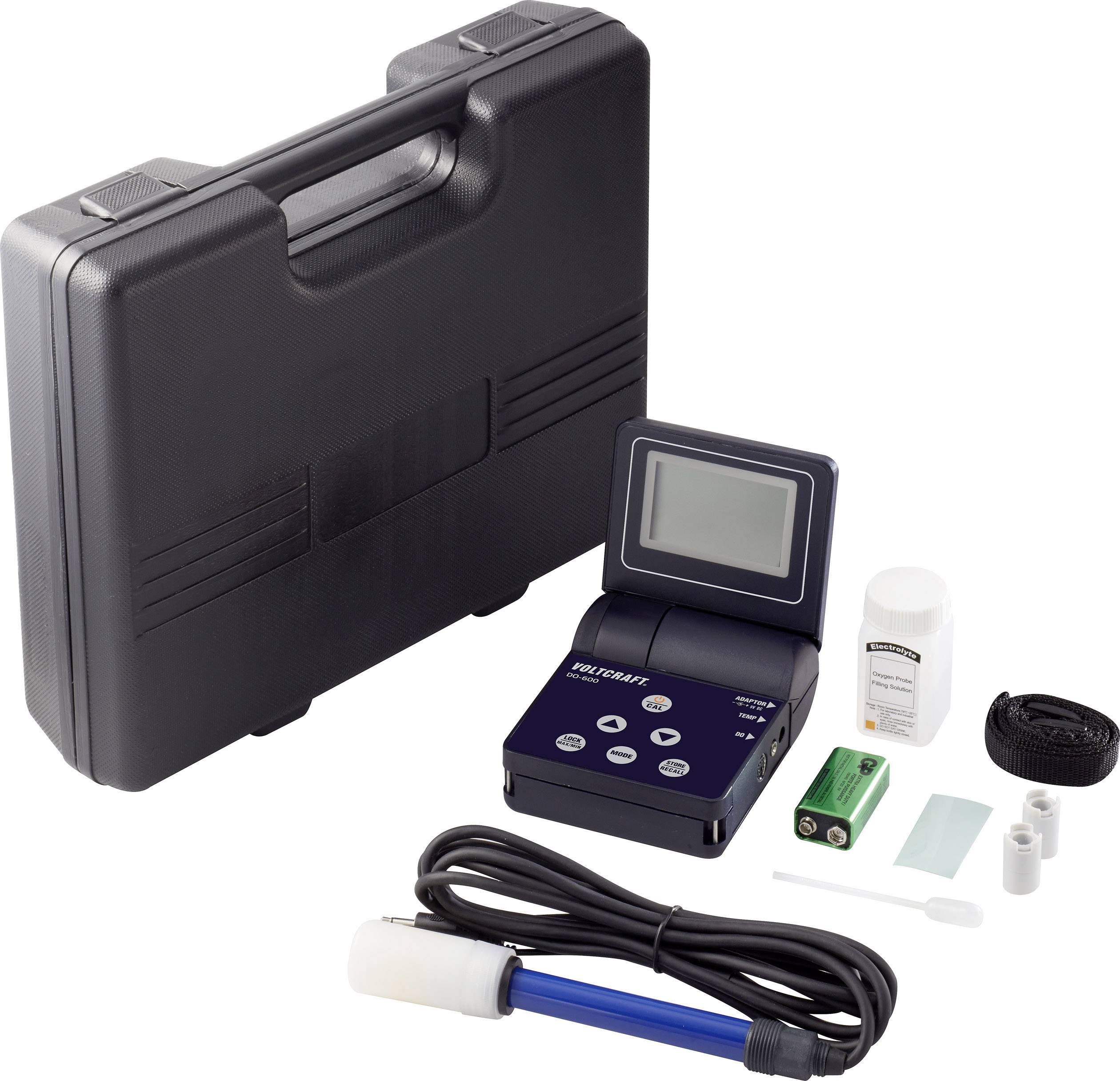 Valise contenant un appareil médical portable, un écran, des câbles, une batterie et des accessoires pour mesurer la glycémie.