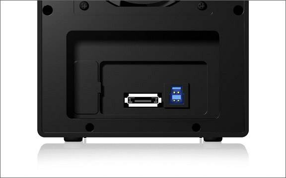 Vue arrière d'un appareil avec deux ports : à gauche un port USB et à droite un port réseau bleu.