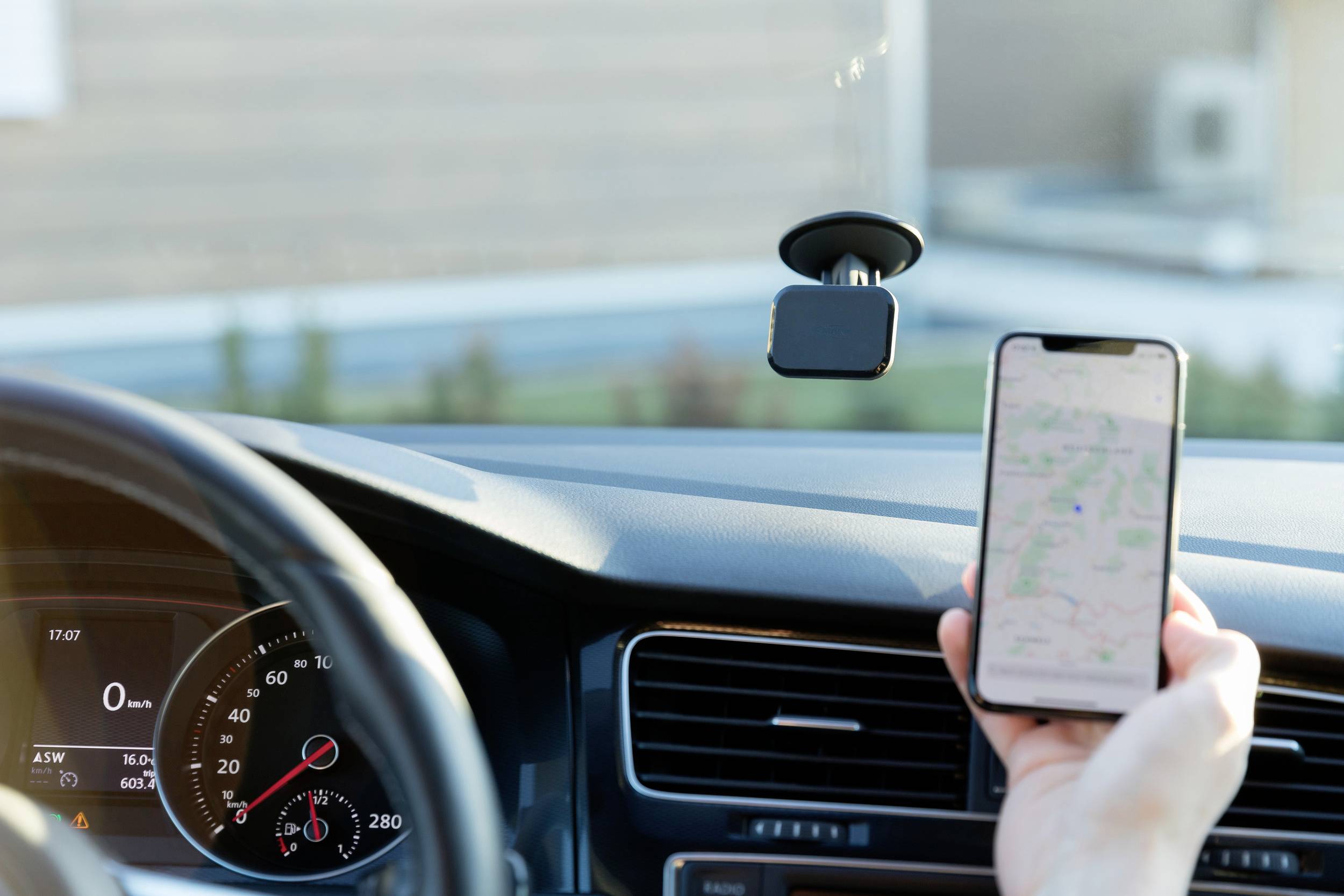 Ansmann Smart Magnet Windschutzscheiben-Halterung Support de téléphone portable pour voiture