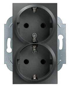 Deux prises électriques noires fixées sur un support métallique vertical, compatibles avec les fiches électriques standard.