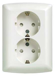 Une prise double blanche avec deux emplacements ronds disposés verticalement l'un au-dessus de l'autre.