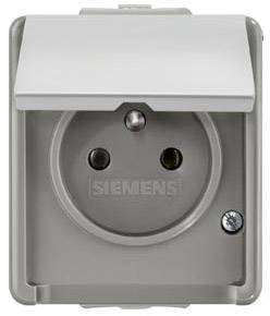 Une prise électrique grise avec un volet de protection, adaptée pour une utilisation extérieure. Logo de marque 'Siemens' visible sur la prise.