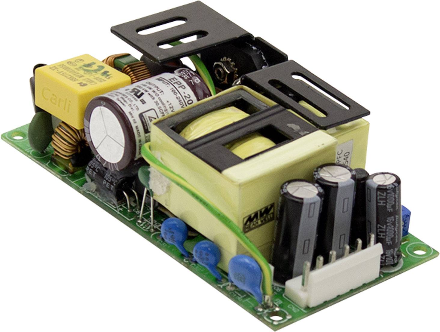 L'image représente un circuit imprimé électronique avec des composants et des condensateurs de différentes tailles, utilisés pour l'alimentation électrique.