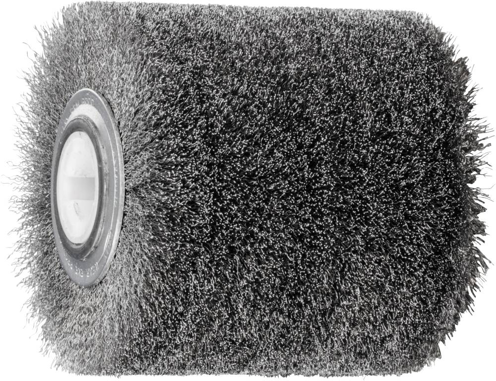 Brosse à disque avec noyau métallique et poils noirs denses, utilisée pour le traitement de surface ou le nettoyage dans des applications industrielles.