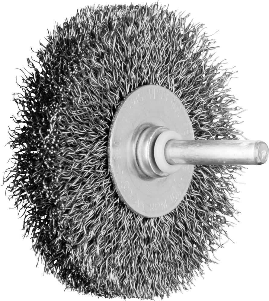 Accessoire de brosse métallique avec des poils denses et rigides pour le nettoyage et la préparation de surface sur métal.