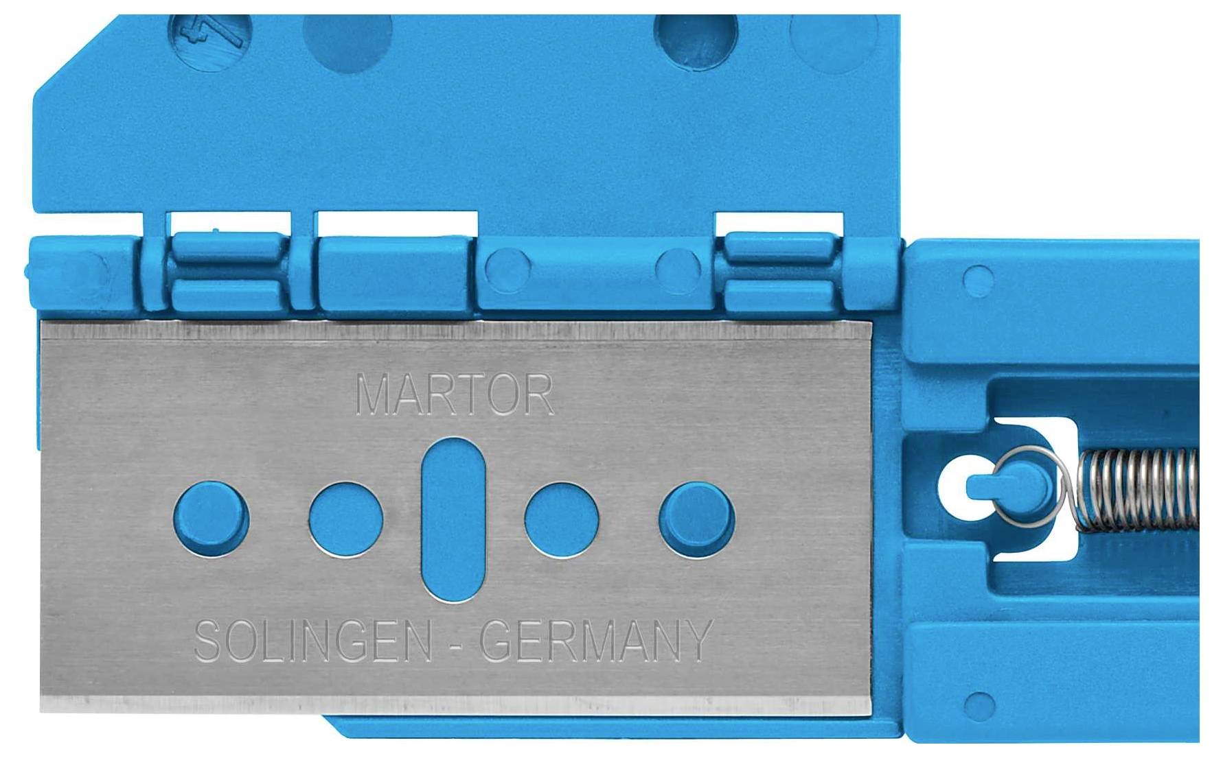 Un couteau à lame rétractable en plastique bleu avec une lame argentée sur laquelle est gravé 'MARTOR SOLINGEN - GERMANY'.